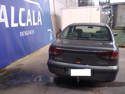 Vehiculo en el desguace: RENAULT MEGANE I FASE 2 BERLINA (BA0) 1.4 16V Privilege