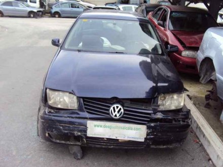 Vehiculo en el desguace: VOLKSWAGEN BORA BERLINA (1J2) Highline