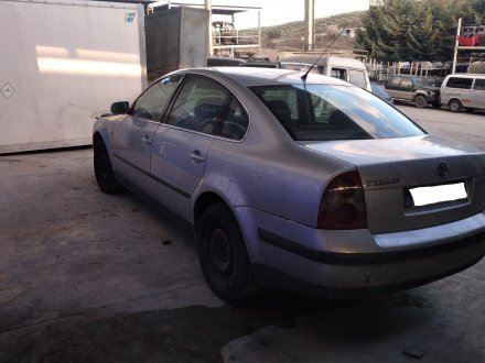 Vehiculo en el desguace: VOLKSWAGEN PASSAT BERLINA (3B3) Advance