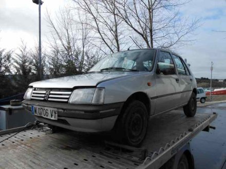 Vehiculo en el desguace: PEUGEOT 205 BERLINA 1.8 D Generation