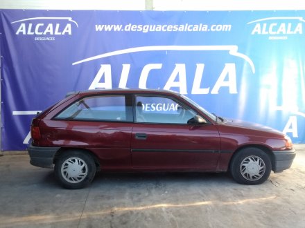 Vehiculo en el desguace: OPEL ASTRA F BERLINA Básico