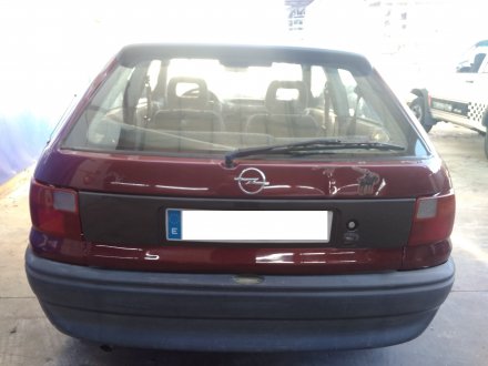 Vehiculo en el desguace: OPEL ASTRA F BERLINA Básico