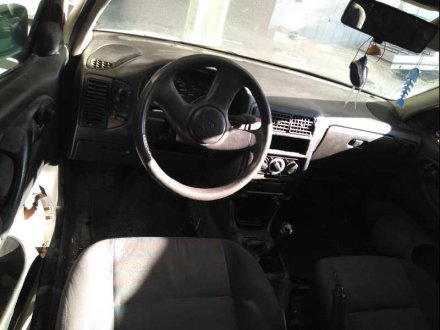 Vehiculo en el desguace: VOLKSWAGEN POLO BERLINA (6N1) Básico