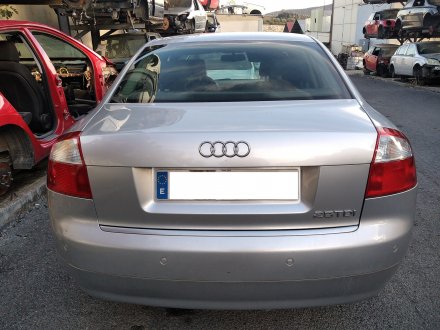 Vehiculo en el desguace: AUDI A4 BERLINA (8E) 2.5 TDI (114kW)