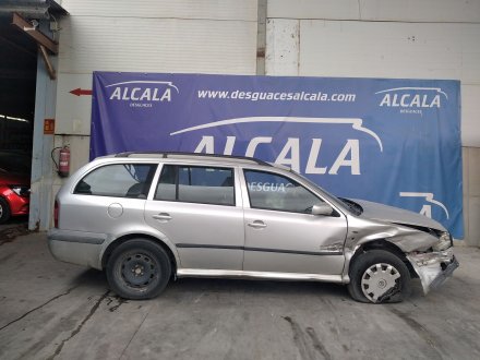 Vehiculo en el desguace: SKODA OCTAVIA BERLINA (1U2) Ambiente