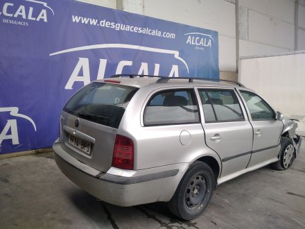 Vehiculo en el desguace: SKODA OCTAVIA BERLINA (1U2) Ambiente