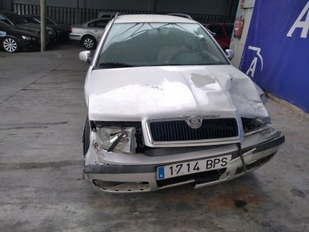 Vehiculo en el desguace: SKODA OCTAVIA BERLINA (1U2) Ambiente