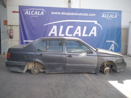 Vehiculo en el desguace: VOLKSWAGEN VENTO (1H2) GL