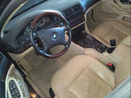 Vehiculo en el desguace: BMW SERIE 5 BERLINA (E39) 520i Exclusive