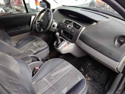 Vehiculo en el desguace: RENAULT SCENIC II Confort Authentique