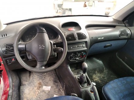 Vehiculo en el desguace: PEUGEOT 206 BERLINA 1.9 Diesel