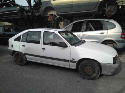 Vehiculo en el desguace: OPEL KADETT E GL Berlina