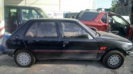 Vehiculo en el desguace: PEUGEOT 205 BERLINA P1Y