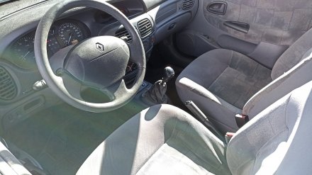 Vehiculo en el desguace: RENAULT MEGANE I CLASSIC (LA0) 1.9 D RN