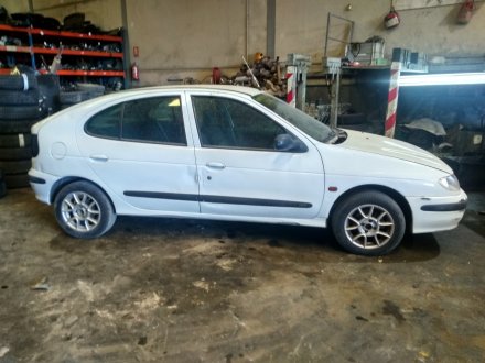 Vehiculo en el desguace: RENAULT MEGANE I CLASSIC (LA0) 1.9 D RN