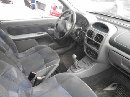 Vehiculo en el desguace: RENAULT CLIO II FASE I (B/CBO) 1.4 Alize