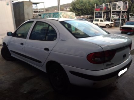 Vehiculo en el desguace: RENAULT MEGANE I FASE 2 CLASSIC (LA..) 1.9 dCi Dynamique